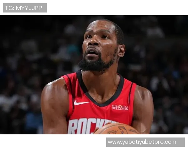 火箭队训练日常曝光杜兰特单打技艺提升申京专注低位技术磨练