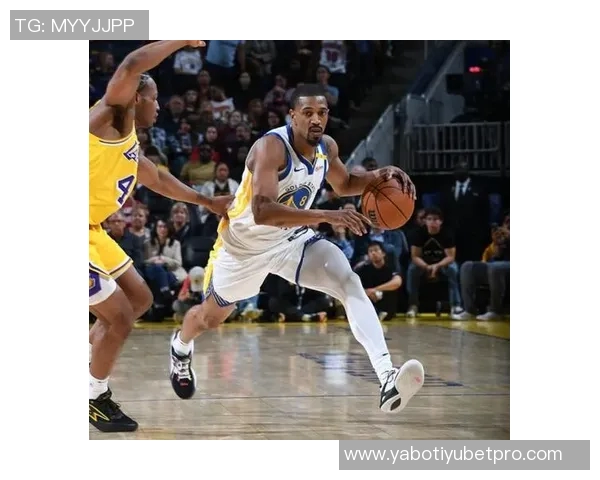 克莱末节神勇表现8中6砍下17分助球队逆转全场贡献23分正负值高达15 克莱末节神勇表现8中6砍下17分助球队逆转全场贡献23分正负值高达15