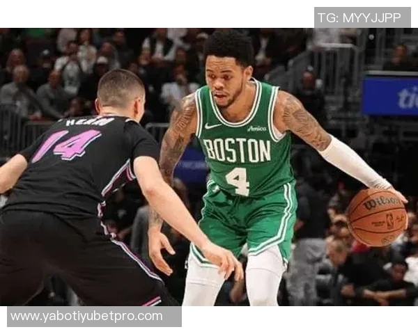 媒体人分析绿军西蒙斯表现引发争议是继续培养还是寻求内线替代