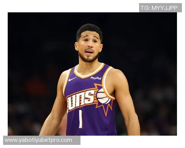 布克第三节状态火热10投6中狂砍16分4篮板4助攻连得12分助力球队反击